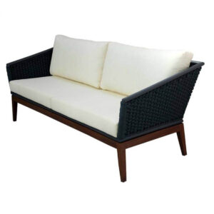 Sofá Talismã com estrutura de alumínio e madeira cumarú, revestida com Corda Náutica.